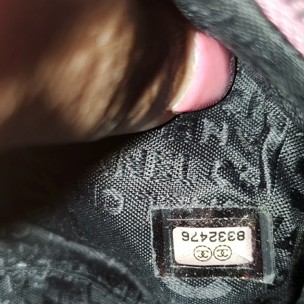 Chanel Metalic Purple Quilted Barrel Shoulder Bag With Iconic CC Zipper Pull. - Picture 5 of 7